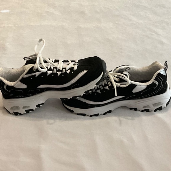 Skechers D'Lites Black & White Sneakers size 9 - Picture 4 of 9